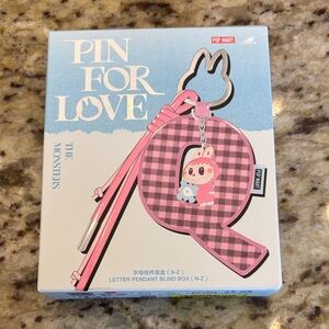 Pop Mart Pin For Love - W keychain - sealed, NIB